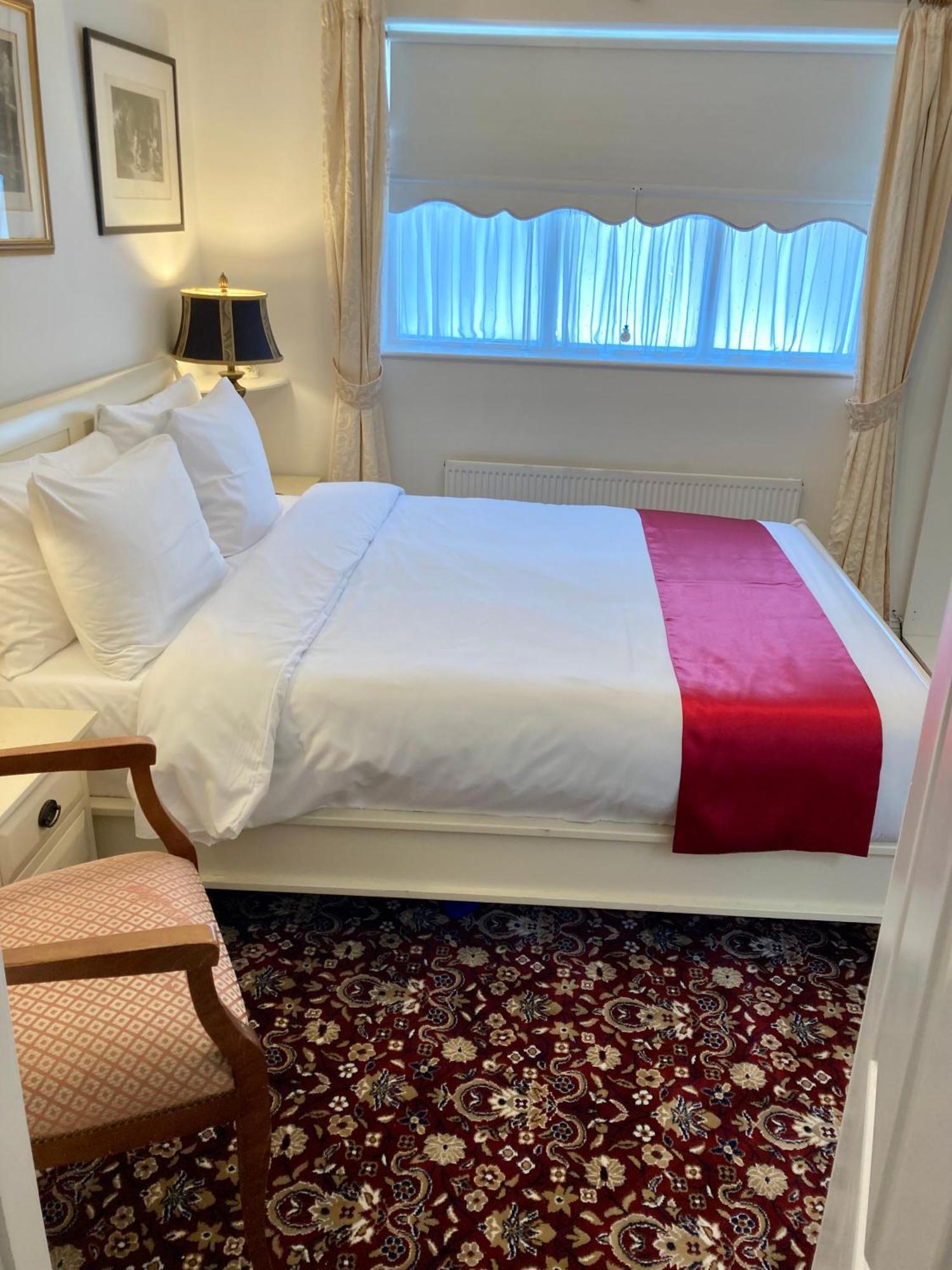 The Gallery B&B, The Glen, Kinsale ,County Cork Room photo